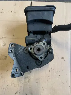 BMW E46 2.0D ohjauspumppu OEM 6756575