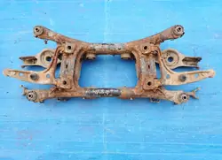 Suzuki Grand Vitara II achterbalk met armen OEM