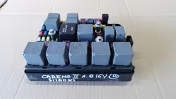 Caja de fusibles KIA CARENS II OEM - Estado usado