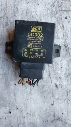 Käytetty Ford Peräkoukkumoduuli OEM 5C002