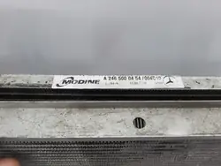 Radiateur d'eau Mercedes OEM A2465001303 Occasion