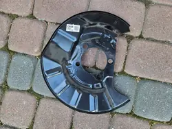 Toyota Camry VIII bakre höger bromssköld OEM 240222B