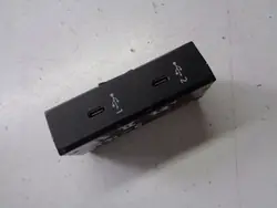Prise USB OEM 83A035736A pour Audi Q3 II Sportback