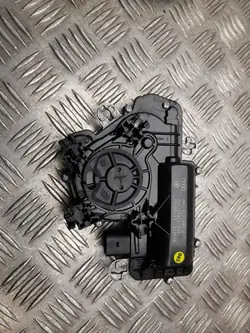 Stängningsplatta med motor Audi Q7 2018 OEM 4M0827887C
