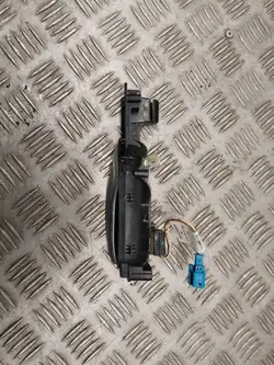 Poignée porte arrière gauche OEM A1667600561 Mercedes