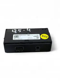 Audi USB AUX Pistoke OEM 8W0035708 - Käytetty