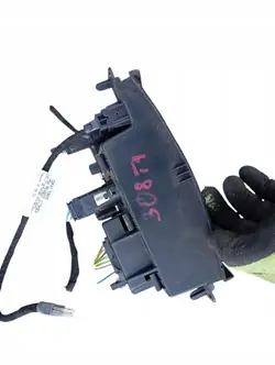 Tupakansytytinpistorasia USB AUX OEM 308 Peugeotille