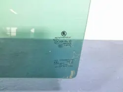 Vidro porta traseira esquerda OEM 565845205A Skoda Kodiaq