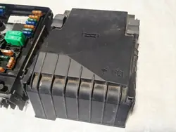 Caixa de fusíveis OEM 1K0937125A para VW Golf V