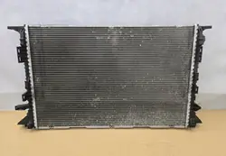 Radiateur d'eau OEM AUDI143 pour Audi A4 A5 07-16