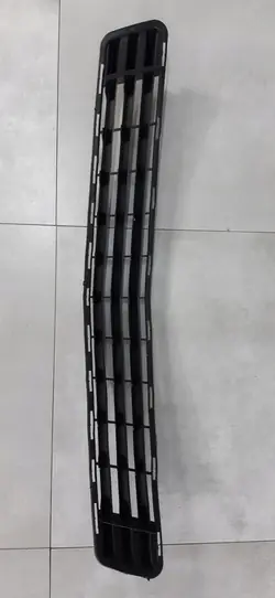 Rejilla de parachoques delantera MERCEDES W204 A2048850023