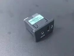 Nissan Pulsar USB-aansluiting OEM 795405020 - Gebruikt