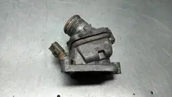 Carcasa de termostato Volvo V70 II Lift 2.4B 30650022