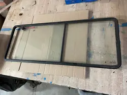 VW T4 Liukuva Ohjaamon Seinä Takalasi OEM SZYBA