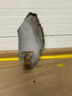 Refuerzo de guardabarros OEM 355389LH para Corvette C3 - Usado