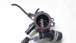 Caja Termostato Nissan OEM 110619413r - Usado