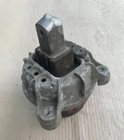 Moottorin kiinnitys BMW E39 E38