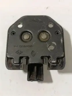 Taka-oikea ovenpysäytin OEM 8200030173 Renault Master