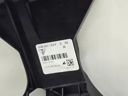 Porsche Macan 95B oikean ajovalon kiinnike OEM 95B941122F
