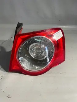 Lámpara trasera derecha VW Passat B6 Sedan