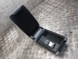 Audi käsinoja puhelintelineellä OEM 4F0971178A