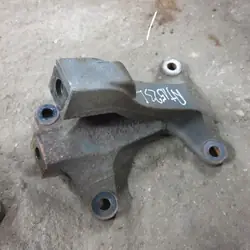 Mercedes-Benz A9743250409 Reaktiovarren kiinnike