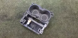 Tesla Model Y Juomakuppiteline OEM 1095617-00-C