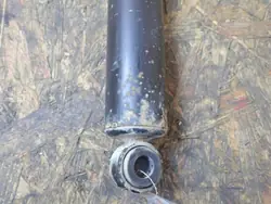 Taka-iskunvaimennin OEM 897559554 Oikea puoli
