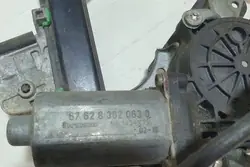 Vasemman Etuikkunan Moottori BMW 3 COUPE (E46) 8204180