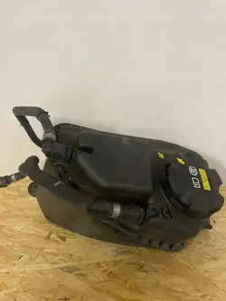BMW 8689765 G11 G30 Expansionsbehållare - Begagnad
