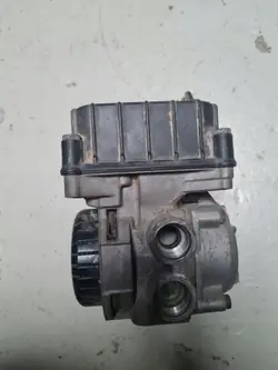 EBS ABS Modulaattoriventtiili OEM 1867005 Etu DAF XF 106