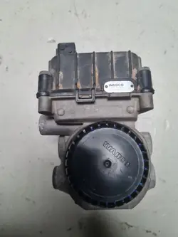 EBS ABS Modulaattoriventtiili OEM 1867005 Etu DAF XF 106
