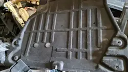 Land Rover DISCOVERY engine cover HJ32-6B629AD