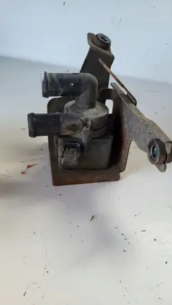 Pompe à eau Mitsubishi OE OEM 7806A006 - Occasion