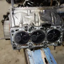 Moottorin sylinterikansi OEM 045103373H VW Pololle