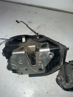 BMW 1 E87 Främre Höger Dörrlås 7167074