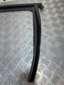 Joint de vitre porte arrière Jeep Compass OEM FBZ27648