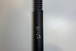 Vasen tavaratilan toimilaite VW TOUAREG 7L6827550C