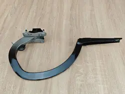 Bakluckfäste höger bak OEM 7366398 BMW G30 LCI