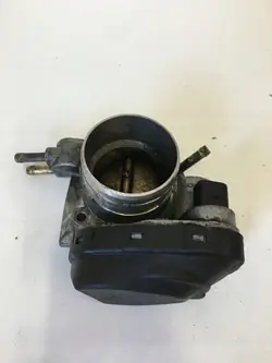 AUDI A4 B5 LIFT 1.6 B Corps de Papillon 06B133062D