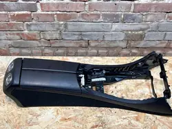 OEM 8101 Mercedes-Benz W238 Cabrio Keskikonsoli Käsinoja