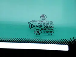 Skoda Yeti vänster bakruta OEM 5L6845297E - Begagnad