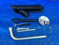 Clé de roue et crochet remorque Audi Q7 OEM 8N0012219 4H0805615