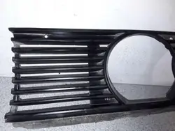 BMW 3 E30 rechte Frontleuchtenabdeckung OEM 51131945884