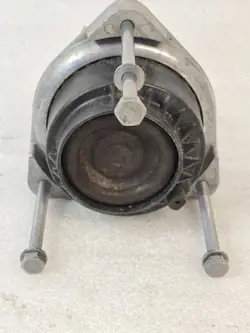 Moottorin tuki OEM G2038310 BMW 5-sarja F10/F11