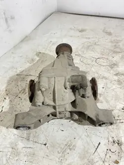 Audi Q7 Taka-akselin erotuslaite OEM 4460310019