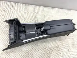 OEM LORK-389-32161 keskikonsoli käsinojalla Mercedes W212