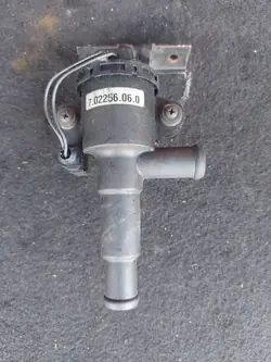 VW Transporter T4 Pompe à Eau 701820999B