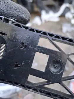 Soporte de Manija de Puerta Izquierda AUDI VW SKODA SEAT