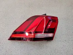 Farol Traseiro Esquerdo no Para-lama VW Tiguan II 5NA AOP45774